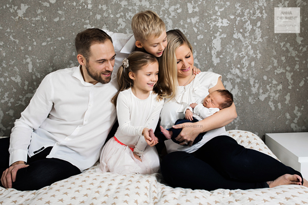 vastasyntyneen-vauvan-kuvaus-espoo-valokuvaaja-anna-dammert